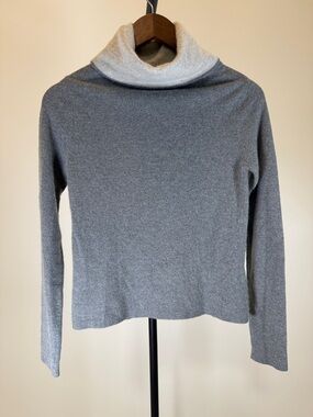 TSE  Cashmere Two-Tone Gray Turtleneck Sweater | Size S